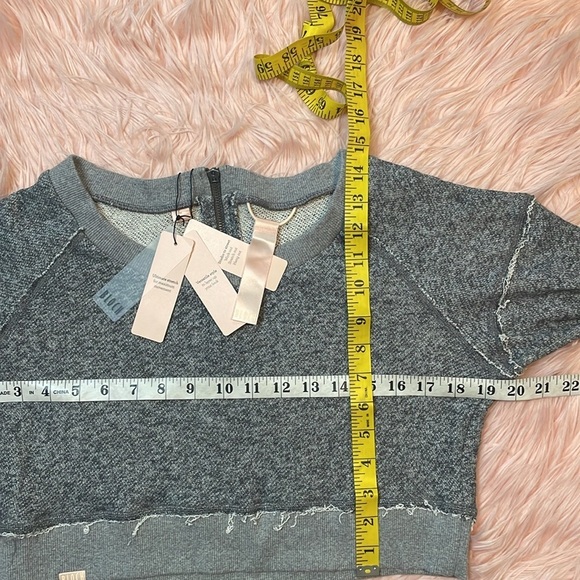 NWT Bloch Ultimate Stretch Active Dance Long Sleeve Gray Crop‎ Top Size Medium - Picture 7 of 7